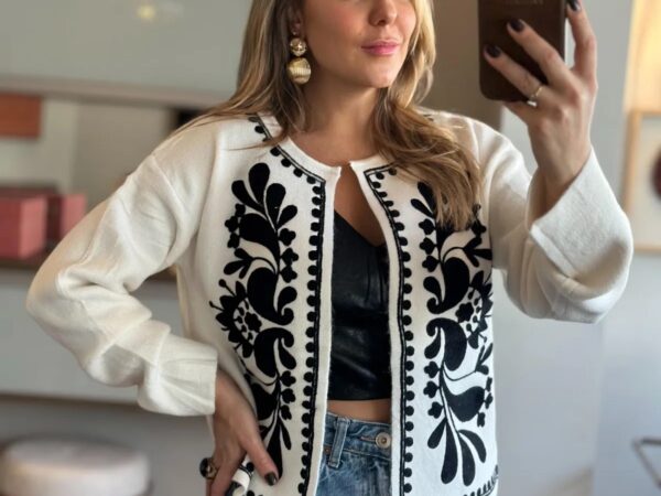 Casacos de Tricot: Aquecendo Com Estilo no Inverno